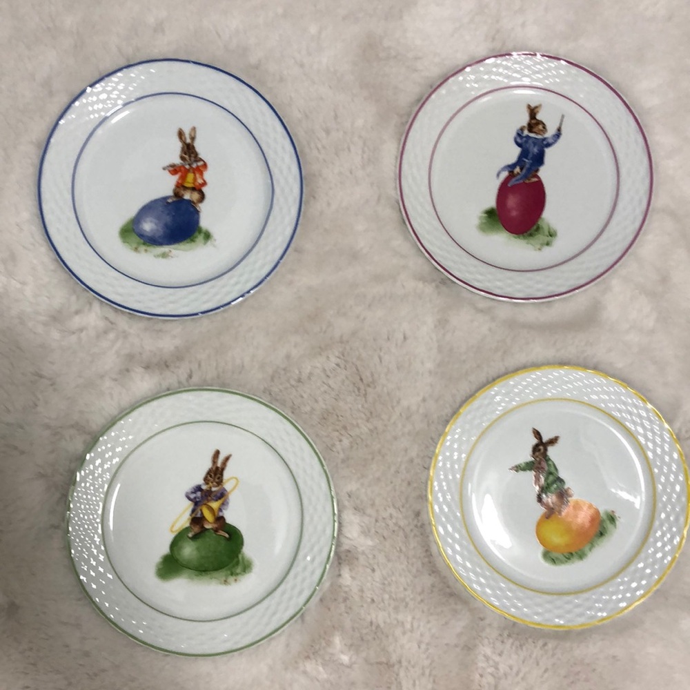 Williams Sonoma Vintage Bunny Band  dessert plates set